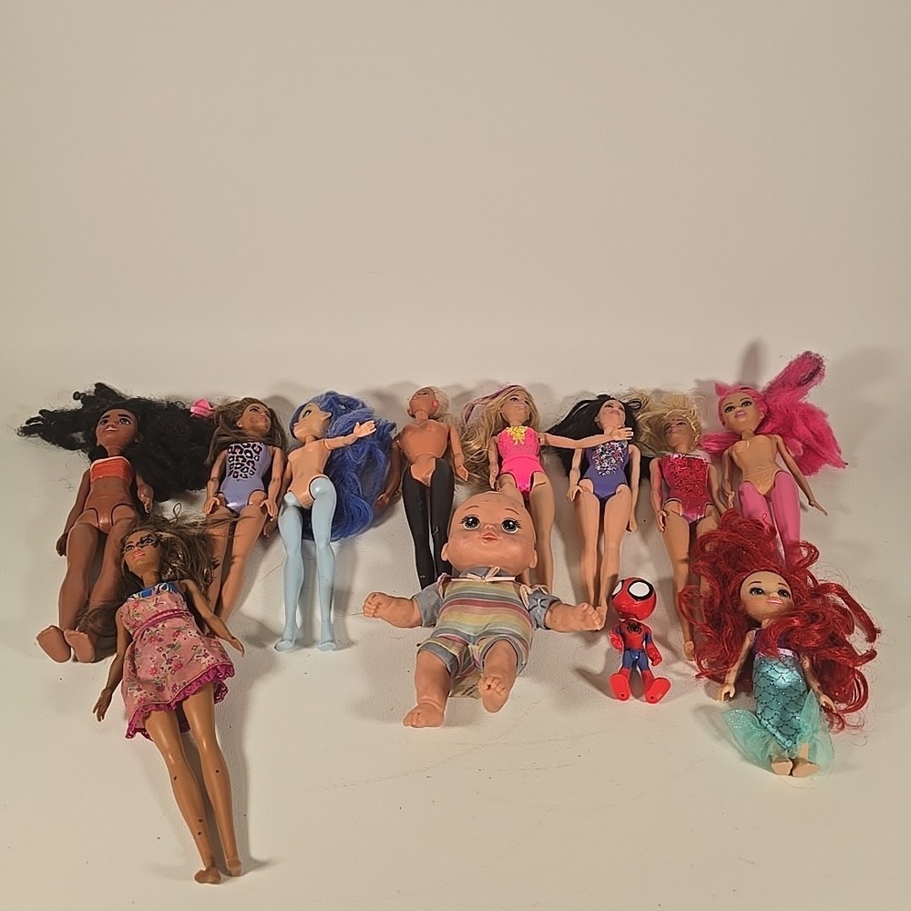 Lot Of 12‎ Barbies & Other Dolls Vintage Mattel Dolls Only Need Cleaned